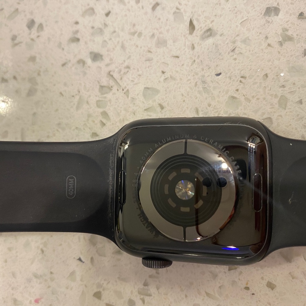 Apple Watch Series 4 40mm Space Gray Aluminum